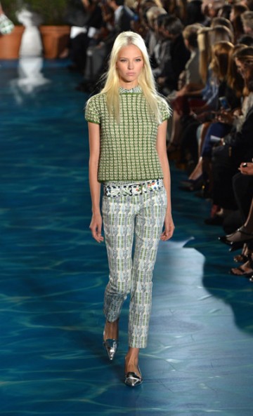 I have a thing for Tory Burch prints - she just kills it every time. They're so unique and you can tell they're so inspired by her travels - this green look must end up in my closet.